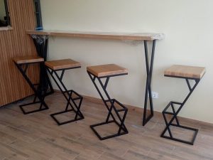 Барний комплект Loft: Консольна стійка та дизайнерські стільці